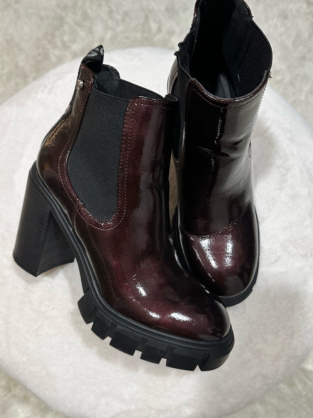 Guess Women's Patent Chunky Chelsea Boot in Burgundy